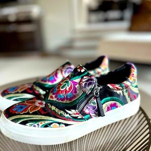 Steve Madden Slip-on Embroidered Sneaker US Women’s 9.5